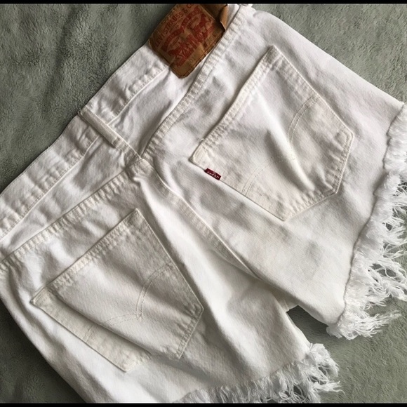 VTG Levi 501 White High Waist Short Cut Offs - Picture 3 of 8
